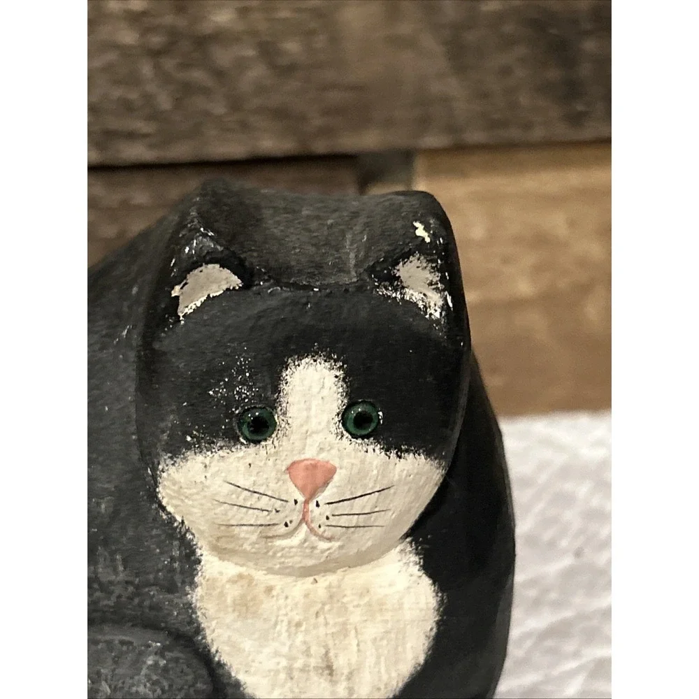 James Haddon Hand-Carved and signed Black‎ & White Tuxedo Cat Figurine – 3.5